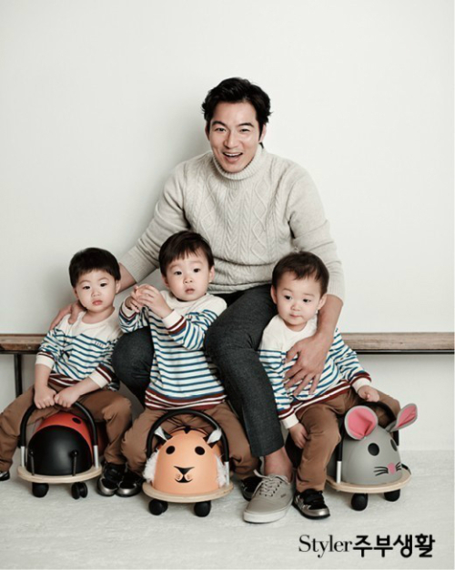 송일국과 삼둥이(사진=스타일러 주부생활)