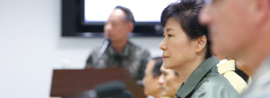 지난 21일 2014 UFG연습 훈련 현장을 방문한 박근혜 대통령(사진제공 : 청와대)