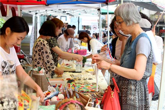 [포토]광주동구 예술의거리에서 예술시장 열려