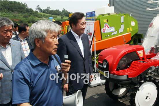 [포토]이낙연 전남지사, 고흥 죽암농장 방문