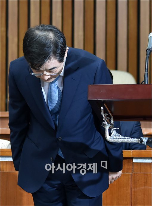 [포토]고개숙인 권순일 대법관 후보자