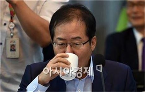 홍준표, 檢소환 하루 앞두고 돌연 휴가…"어딨는지 몰라"