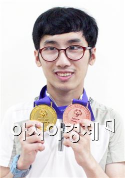 ‘한국스페셜올림픽 하계대회’ 수영에서  금메달을 획득한 호남대 김동하씨 