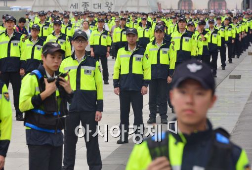 [포토]광화문 광장 꽉 매운 경찰 병력들