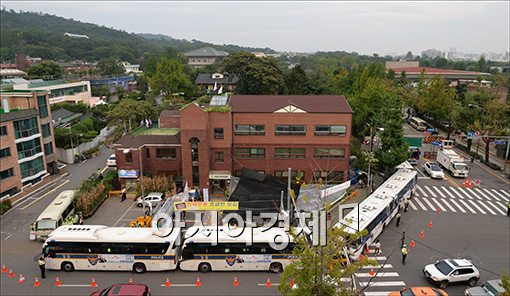 [포토]경찰 버스에 갖힌 세월호 유가족