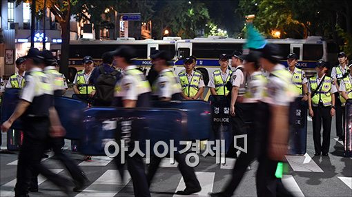 [포토]청와대 길목 막아서는 경찰