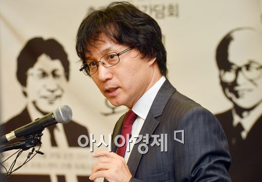 [포토]신장섭 교수, '왜 지금 김우중인가' 
