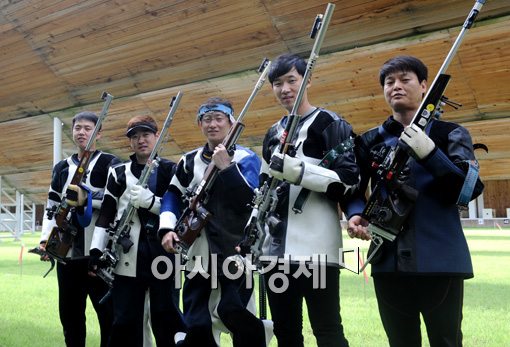 [포토]포즈 취하는 50m 남자 소총 선수들