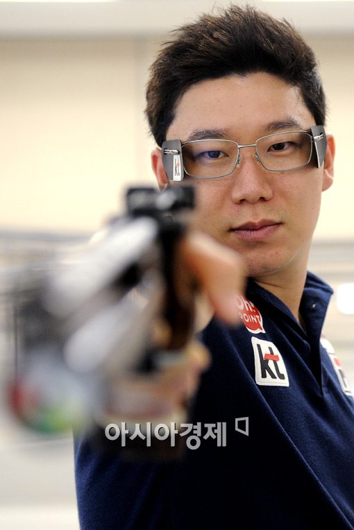 '황제' 진종오, 봉황기 50ｍ 권총서 개인 한국新과 함께 2관왕