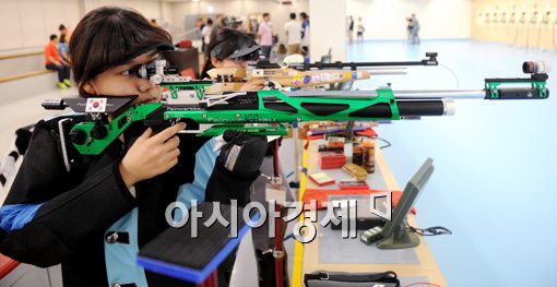 [포토]공개 훈련하는 여자 10m 소총 김계남-김설아