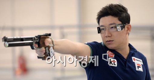 진종오, 사격 50m 권총 34년 만에 세계新…세계선수권 개인전 첫 우승