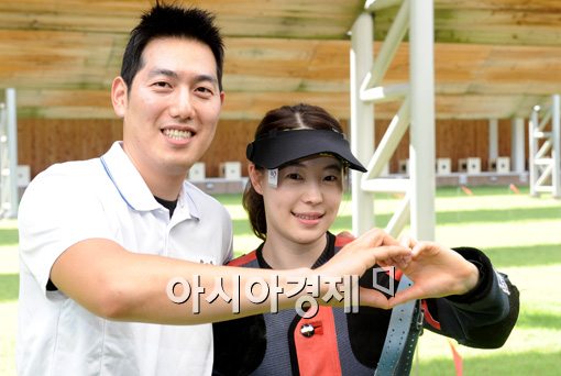 [포토]황정수-나윤경, '우리는 사격 커플'