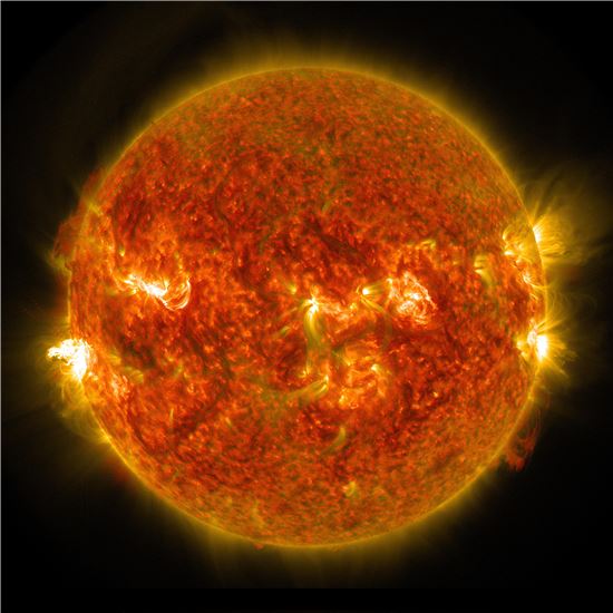 ▲지난 24일 태양활동관측위성이 포착한 태양 플레어.[사진제공=NASA]