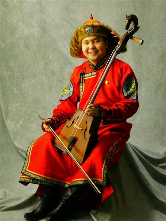 몽골 마두금 연주자 테무진 푸레브쿠