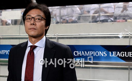 [포토]황선홍 감독,'4강은 우리가 간다!'