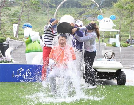 구자용 KLPGA 회장이 '아이스버킷 챌린지'에 참여했다.