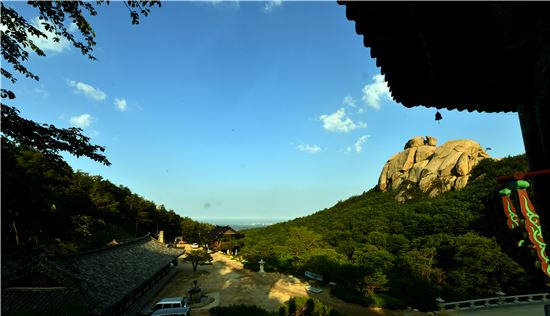창밖, 금강산 화암사 수바위가 소리쳤다 “넌 뭣고?”
