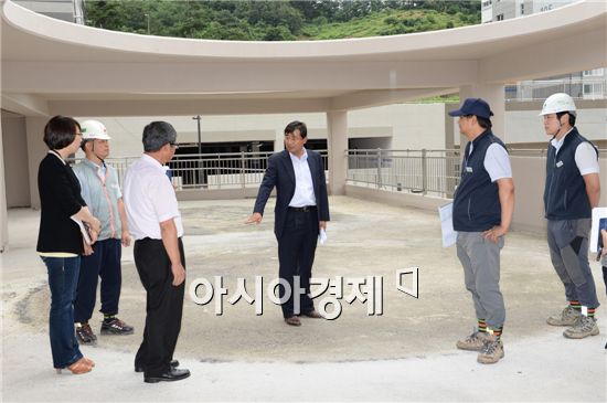 [포토]최영호 광주시 남구청장, 효천2지구 구립어린이집 신축현장 점검