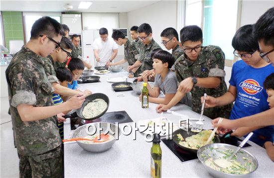 전남 장성에는 매주 토요일 마다 지역 아동들을 위한 상무대 육군 보병학교 병사들의 아름다운 재능기부 행렬이 이어진다. 

