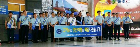 코레일 전남본부는 28일 노조와 공동으로 순천역과 여수엑스포역에서 ‘열차 안전운전 결의대회’를 개최했다.