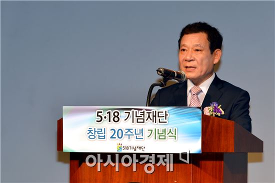 [포토]윤장현 광주시장, 5·18기념재단 창립 20주년 기념식 참석