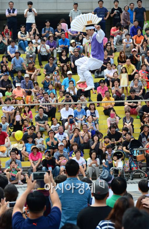 [포토]'즐거운 남사당놀이 줄타기 공연'