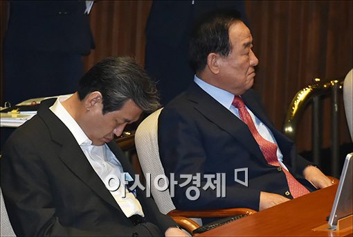 [포토]나란히 앉은 김무성·서청원