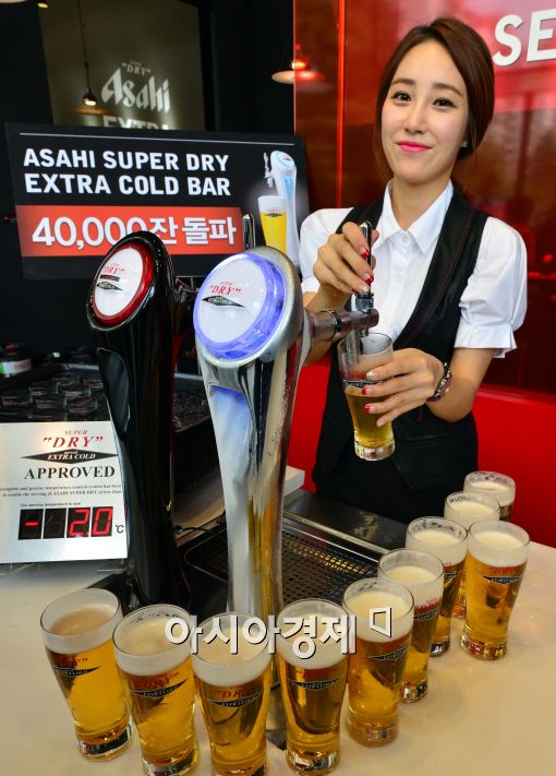 [포토]롯데아사히주류, '수퍼드라이 4만잔 돌파 기념'