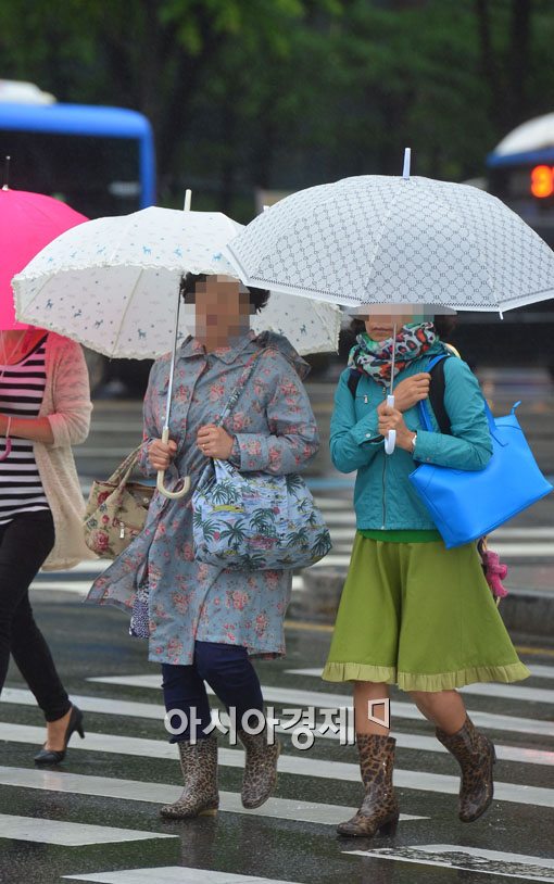 [포토]가을비에 쌀쌀해진 날씨 