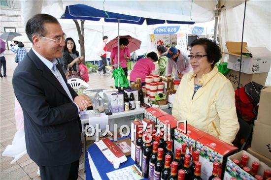전남 농특산물 홍보하는 이개호 국회의원