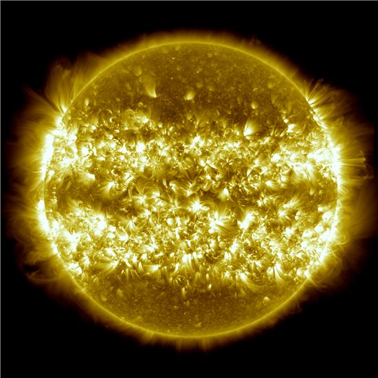 강렬한 빛…이글거리다 폭발하는 태양