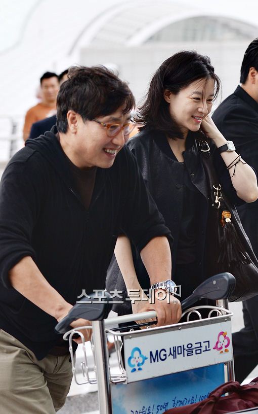 "이영애 남편과 스폰 관계" 악성 게시글 올린 30대 회사원, 벌금형 