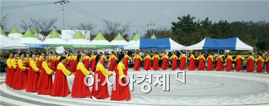 ‘2014 온겨레 강강술래 한마당 경연대회’에 참가하세요