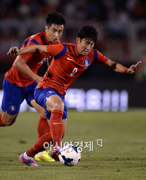 손흥민 "이동국 100경기 자축골, 뿌듯하고 존경스러워"