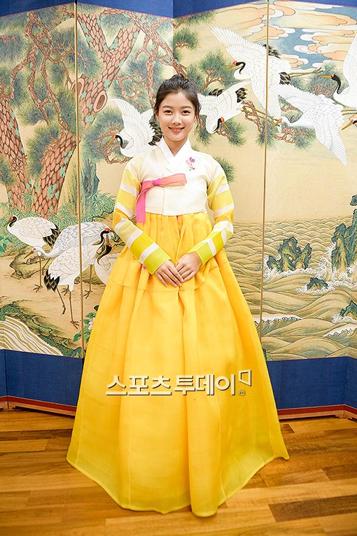 김유정 [의상협찬 = 박술녀 한복]