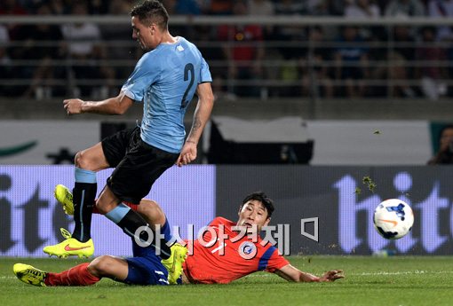 [포토]이근호,'넘어져도 패스한다'