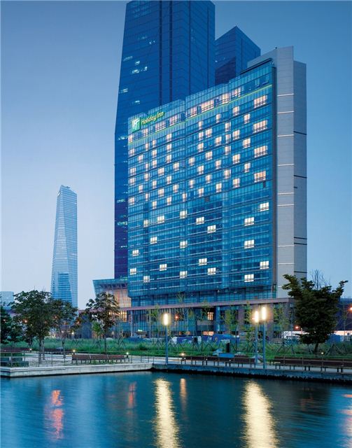 세계적인 호텔그룹 인터컨티넨탈호텔그룹(IHG) 산하의 글로벌 비즈니스 브랜드인 ‘홀리데이 인’이 지난 5일 인천 송도에 문을 열었다.