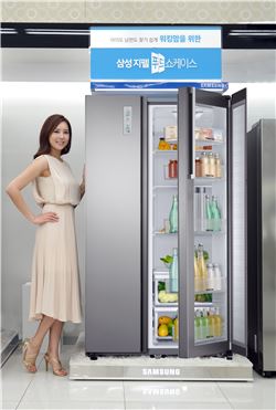 1개의 냉장실을 2개 처럼 사용할 수 있는 삼성전자의 '지펠 푸드쇼케이스' 냉장고