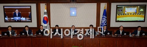 [포토]국무회의 주재하는 정홍원 국무총리 