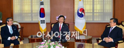 [포토]3국 수석대표, 윤병세 장관 예방 
