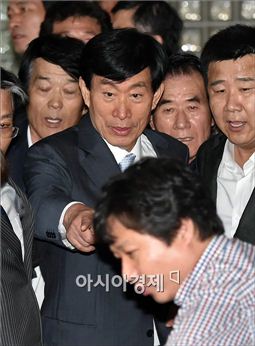 '대선개입' 원세훈 항소심서 '선거법' 유죄·징역3년(상보)