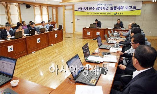 장흥군(군수 김성)은 최근 군청 상황실에서 민선6기 군수 공약사업 실행계획 보고회를 개최했다.
