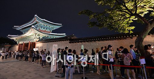 [포토]관람객 몰린 창경궁 야간개장