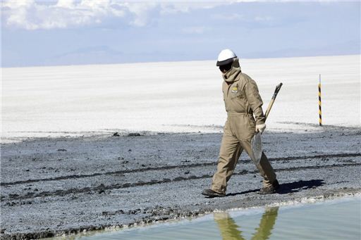 볼리비아 우유니 소금 사막. 이 곳 소금은 리튬을 많이 함유하고 있다. 사진=블룸버그