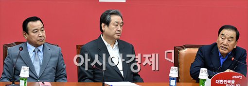 [포토]정부·여당 강하게 비난하는 이재오