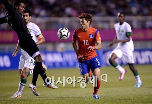 [포토]김승대,'골키퍼만 뚫으면 골인데..'