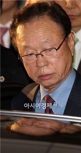 캐디 '성추행 혐의' 박희태, 새벽 경찰서 기습 출석 "고의는 없었다"