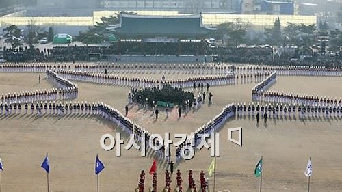 육사 '알몸검사 신검' 논란되자 "속옷 입기로"