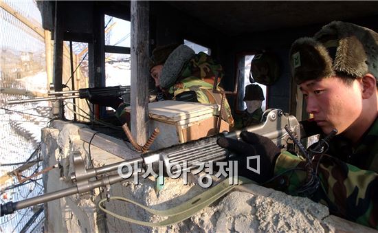 이등병의 월급은 올해 11만 2500원에서 12만 9400원으로, 일병 월급은 12만 1700원에서 14만원으로, 상병은 13만 4600원에서 15만 4800원으로, 병장은 14만 9000원에서 17만 1400원으로 오른다.