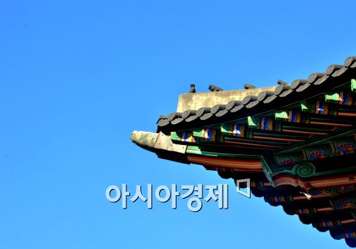 [포토]파란하늘 아래 처마